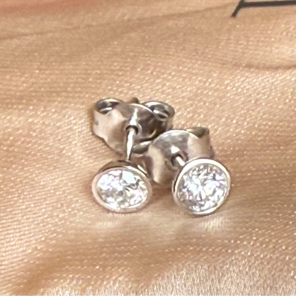 IDYL JEWELRY BIG DIAMOND STUD EARRINGS SET PAIR .20 Carats 14k WHITE GOLD - Picture 4 of 6